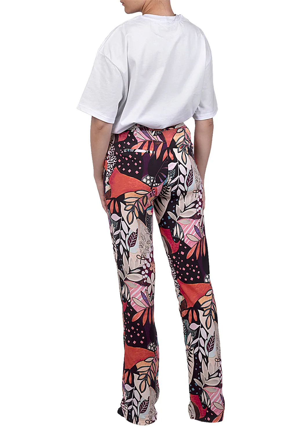 Long pants with a colorful print