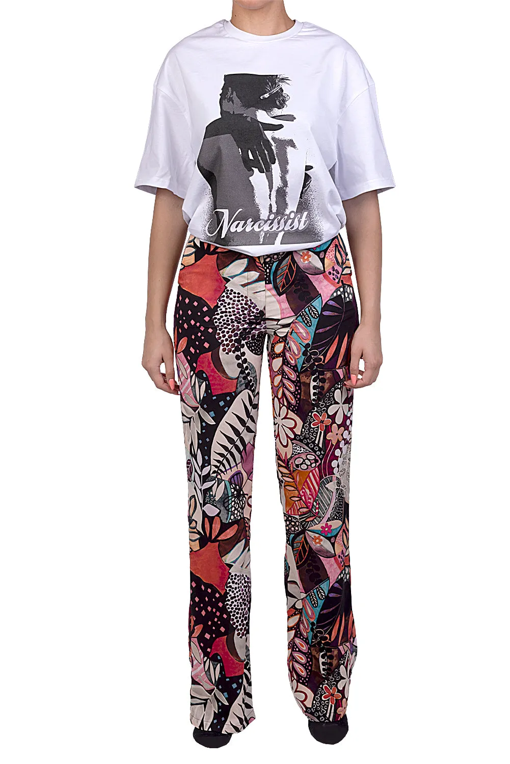 Long pants with a colorful print